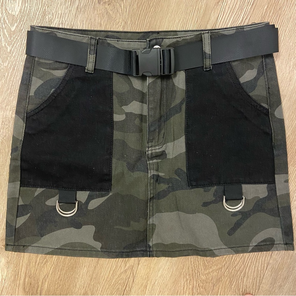 NWOT Camo Skirt